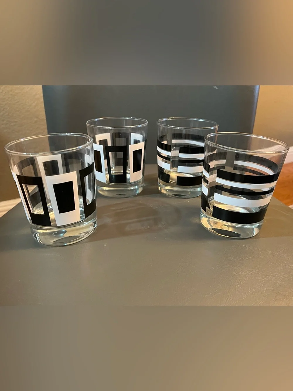 Black & white retro-style double old-fashioned set of 4 with two patterns